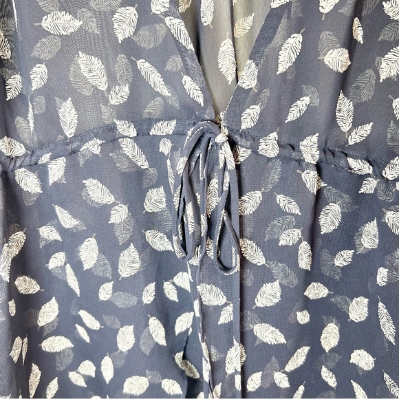 Veronica M Leaf Printed Navy and White 3/4 Sleeve Tie Front Blouse Size Medium - Picture 4 of 15